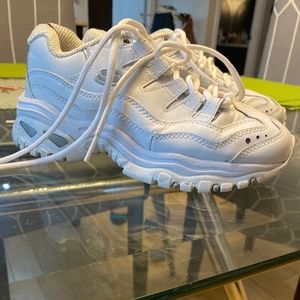 Size 4Y Vintage white Skechers  chunky sports sneakers